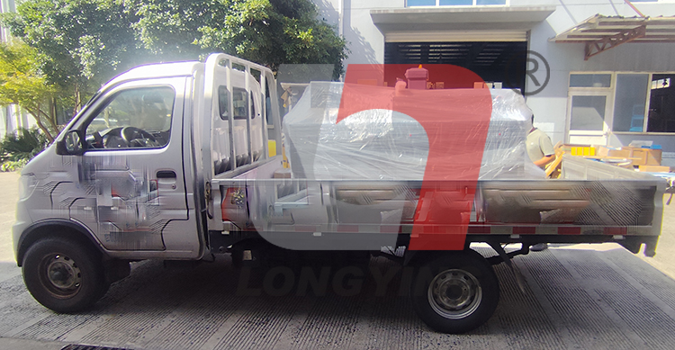 龍應(yīng)LY-380半自動透明膜三維包裝機(jī)發(fā)貨泰州